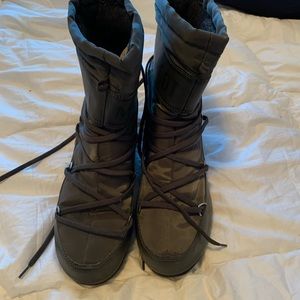Moon boot (the original) winter boots for women.